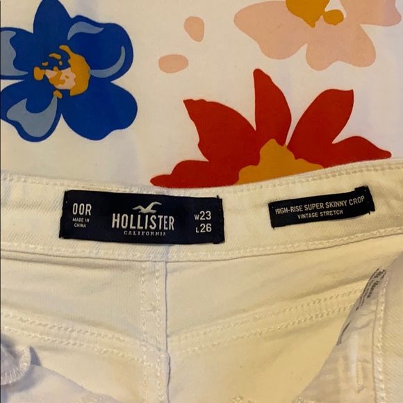 Hollister White High-waisted Distressed Jeans - Picture 2 of 4